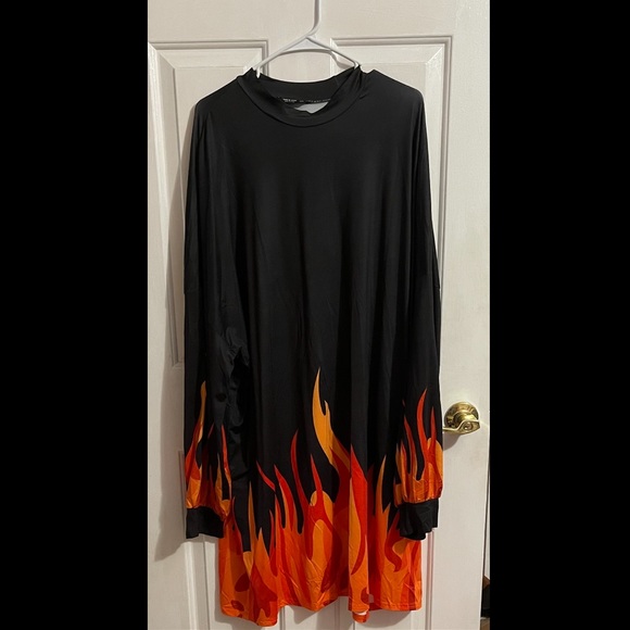 SHEIN Dresses & Skirts - Shein Curve 4xl flame print shift dress